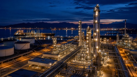 Refinery processing complex with illuminated industrial towers
